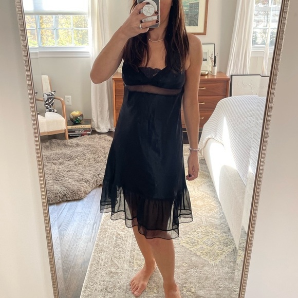 Victoria’s Secret Angels Y2K Black Slip Chemise With Ruffle - Picture 2 of 11